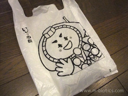 小松空港のポリ袋に描かれていた行者姿のキャラクターは「カブッキー」と判明