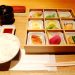 羽田空港の日本料理店「京ぜん」で彩り豊かな華京膳を食べる～九種の小さなおかずがそれぞれ美味しい。