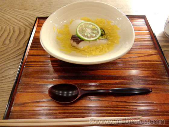 京都伊勢丹 京都和久傳 蘇芳 炊き合わせ 鰆の酒蒸し、蕪、クロカワ茸の炊き合わせ
