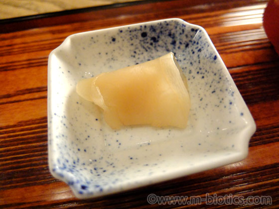 京都伊勢丹 京都和久傳 蘇芳 鯛の黒寿司 ガリ
