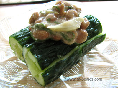 たたききゅうりの梅味噌納豆のせ　マクロビオティック料理