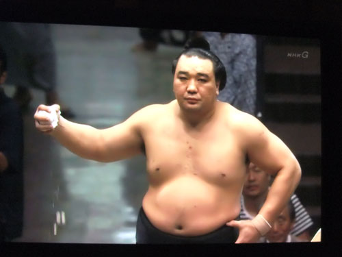 日馬富士　塩まき