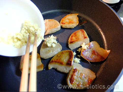 黒はんぺん　生姜醤油炒め レシピ