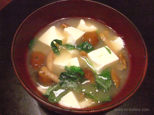 豆腐、なめこ、三つ葉の味噌汁