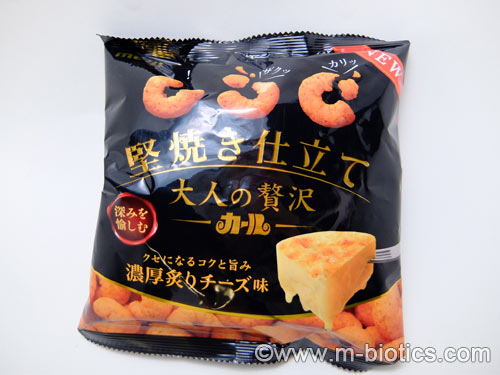 堅焼き仕立て 大人の贅沢カール 濃厚炙りチーズ味