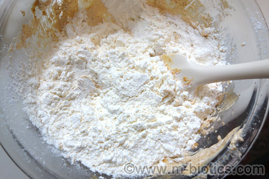 ホームベーカリー　レモンケーキ　レシピ　作り方　粉類を入れて混ぜる