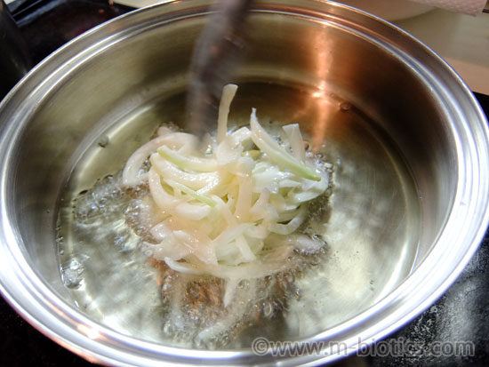 鍋焼きうどん　レシピ　かき揚げを揚げる