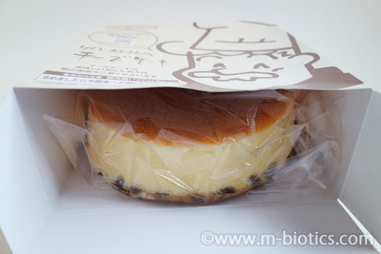 りくろーおじさんのチーズケーキ 箱から取り出す
