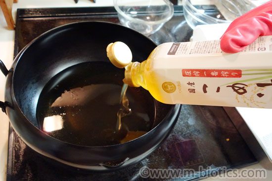 築野食品工業　圧搾一番絞り　国産米油　天ぷら