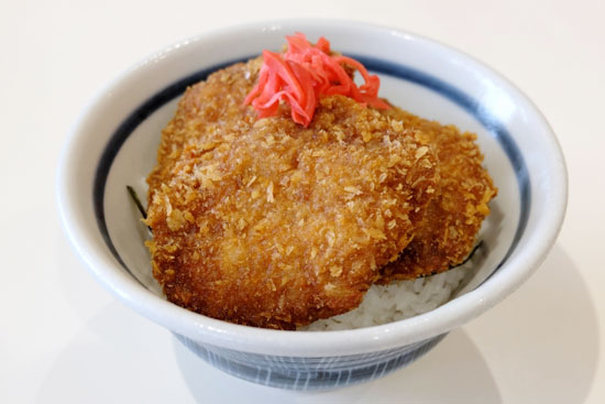 カルビー 新潟県 タレかつ味 ポテトチップス 本物のタレカツ丼