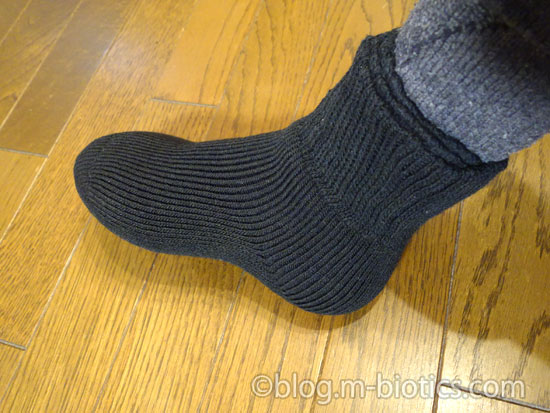 靴下の重ね履きで大きくなった足
