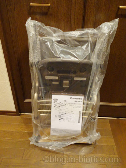 パナソニックエイジフリー シャワーチェア[ユクリアAir]ミドルSPワンタッチプレミアム　PN-L41841　段ボールから出したところ