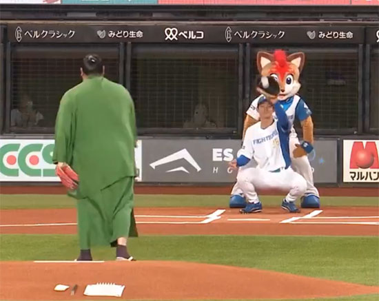一山本　ファーストピッチ　始球式