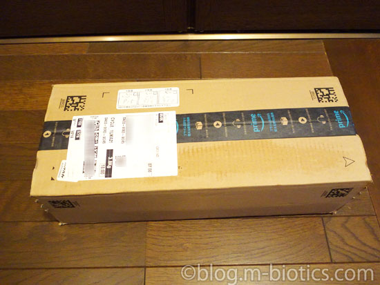 配送業者Amazon　玄関に置き配　荷物外装