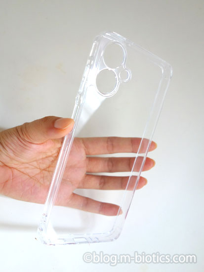 ラスタバナナ　ハイブリッド RHINOX 極限保護　耐衝撃吸収　本体を手に持ったところ