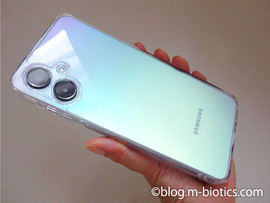 ラスタバナナ　ハイブリッド RHINOX 極限保護　耐衝撃吸収　スマホ本体にケースをはめたところ。背面側から撮影