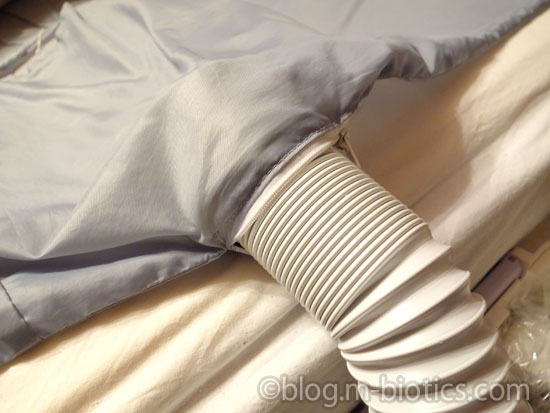 日立　布団乾燥機　HFK-V330　ホースの先に袋をセット