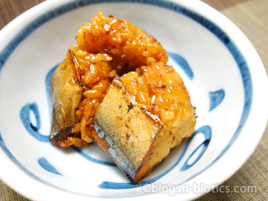 焼きサンマ飯 エビスパック 小鉢によそったところ